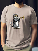 Camiseta casual de manga curta de verão para homens, estampa de gato fofo tocando trompete, decote redondo, ajuste confortável e simples, parte superior versátil para uso diário ao ar livre