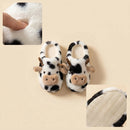 Um Par de Pantufas de Pelúcia 3D da Vaquinha para Mulheres, Confortáveis e Fofas