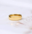 Anel TIGRADE de titânio, 2 mm, 4 mm e 6 mm, banhado a ouro 14K, com acabamento polido e formato de cúpula, para homens e mulheres, tamanho único (3 a 13,5).