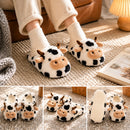Um Par de Pantufas de Pelúcia 3D da Vaquinha para Mulheres, Confortáveis e Fofas