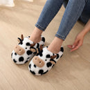 Um Par de Pantufas de Pelúcia 3D da Vaquinha para Mulheres, Confortáveis e Fofas