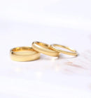 Anel TIGRADE de titânio, 2 mm, 4 mm e 6 mm, banhado a ouro 14K, com acabamento polido e formato de cúpula, para homens e mulheres, tamanho único (3 a 13,5).